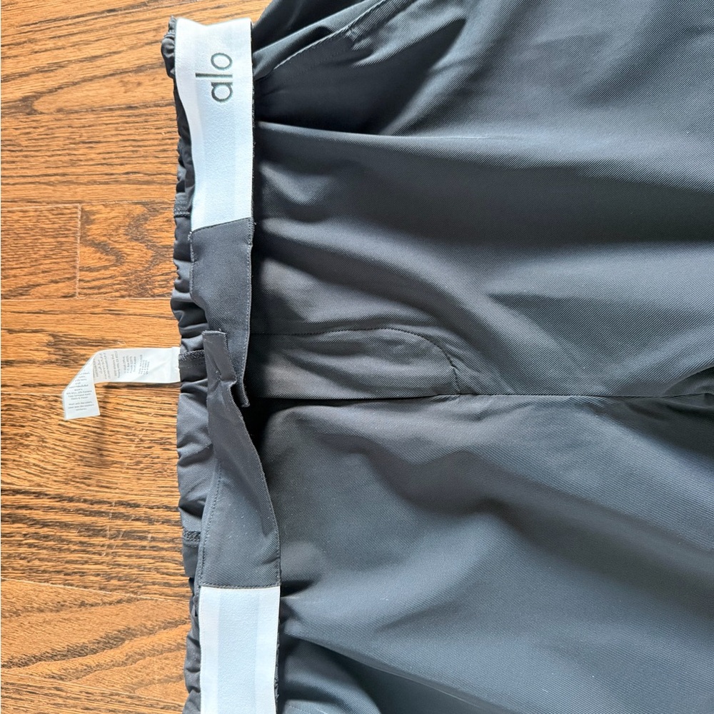 ALO Yoga Women's Black Trouser/Athletic pants - Picture 2 of 4